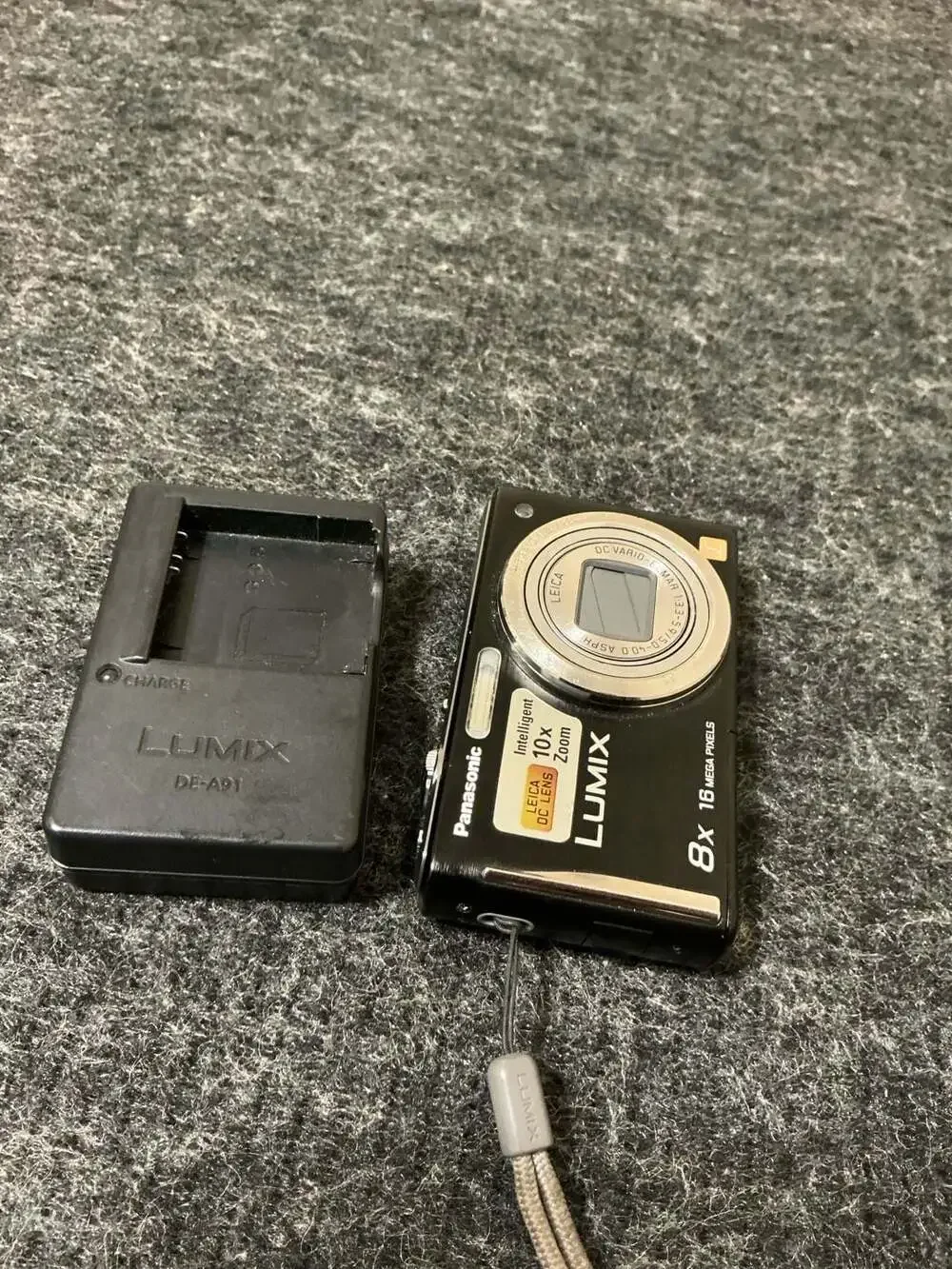 Panasonic LUMIX DMC-FH20 14.1MP 8x Optical Zoom Digital Camera with LEICA DC